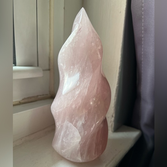 Elegant Rose Quartz Pink Crystal Sculpture - Picture 2 of 8